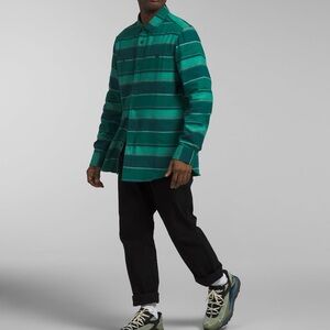 THE NORTH FACE Men's Arroyo Long Sleeve Flannel Button-Down Shirt, Forest Fern